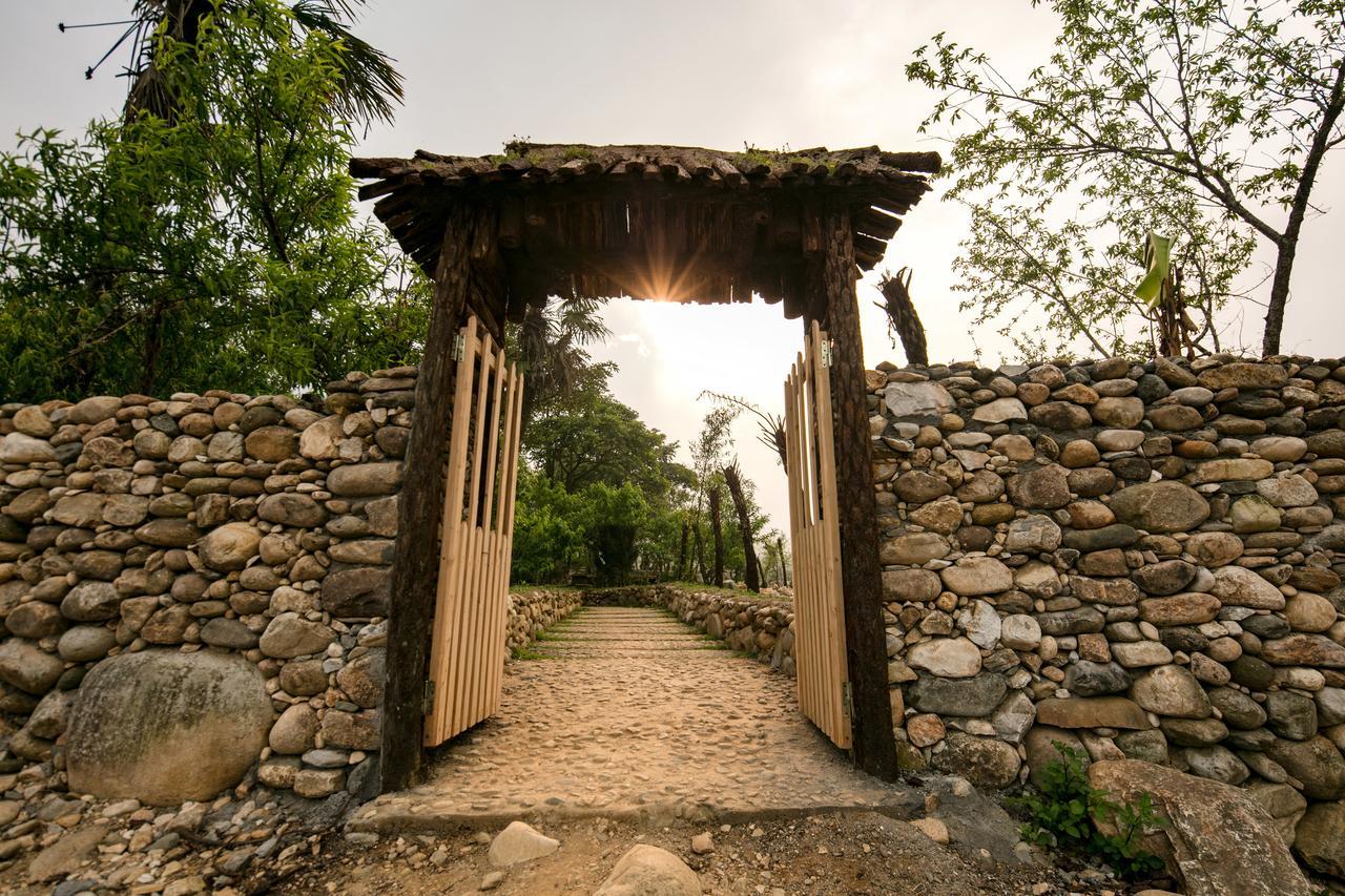 Tavan Riverside Ecolodge サパ エクステリア 写真